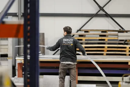 Ouvrier chargé du pliage